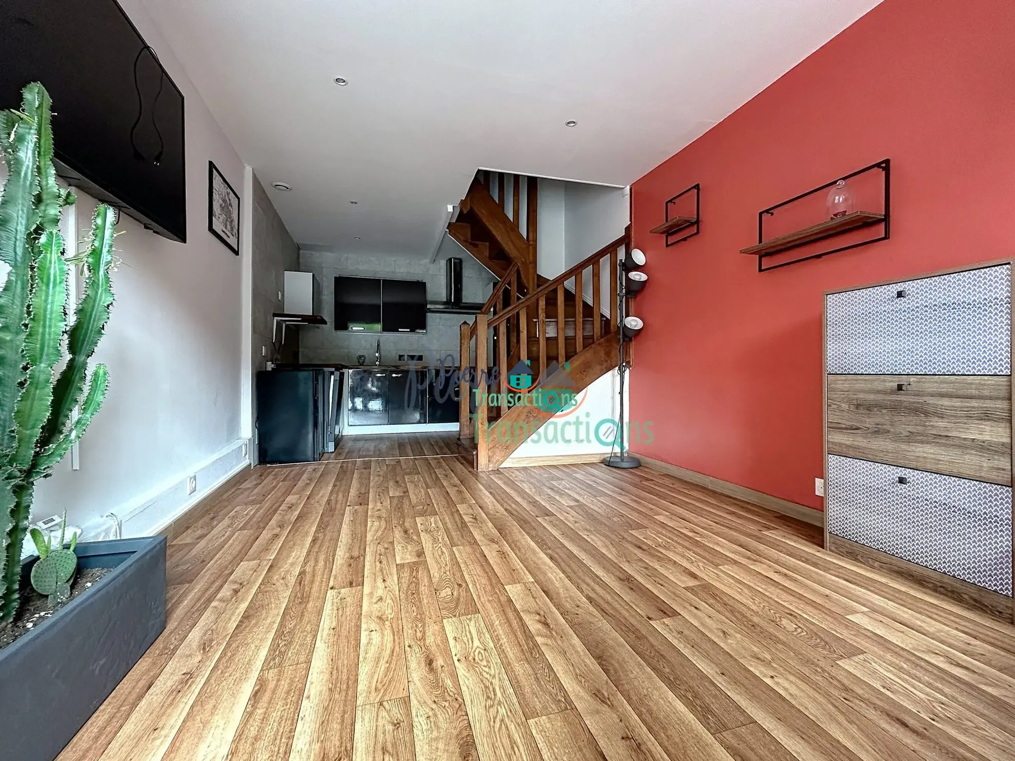 Maison de ville en vente à Lillebonne avec terrasse et garage 