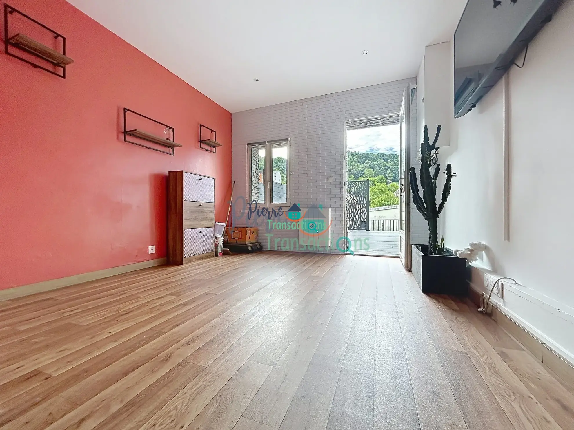 Maison de ville en vente à Lillebonne avec terrasse et garage 