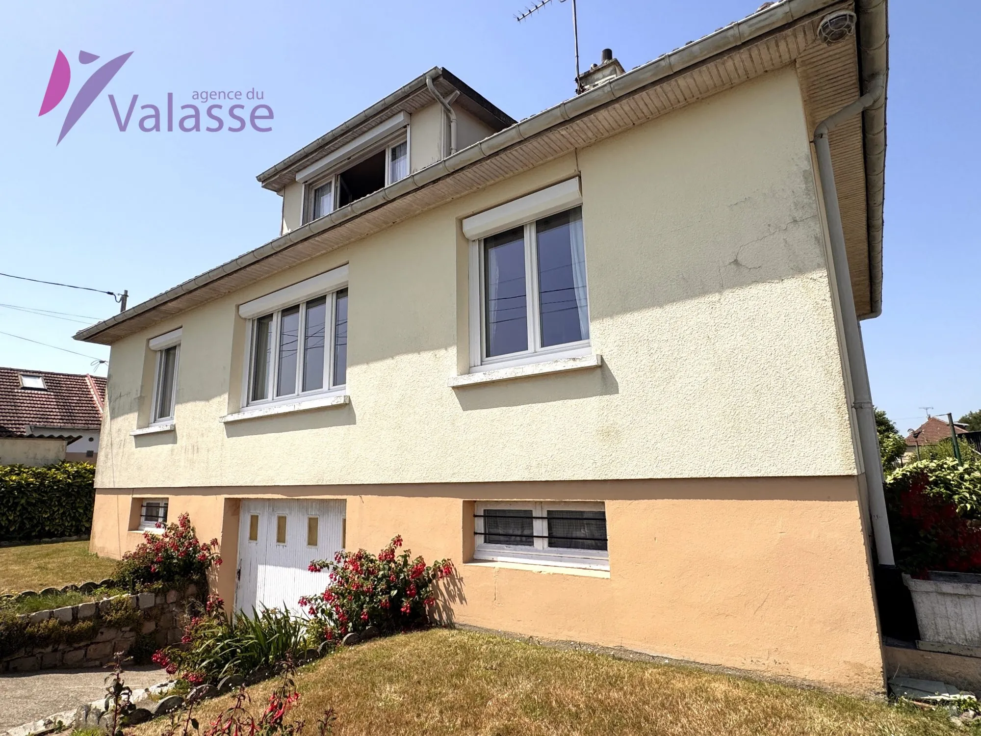 Maison individuelle à vendre à Beuzeville-la-Grenier – 3 chambres, jardin, travaux à prévoir