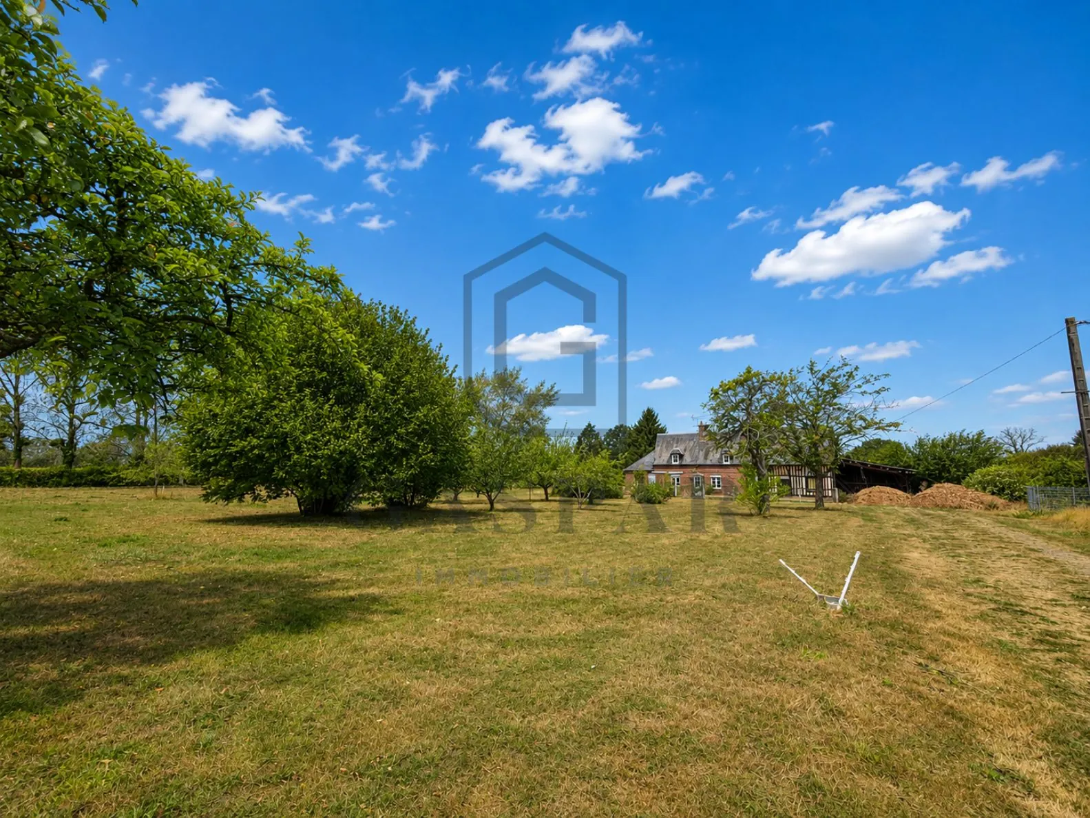 Maison plein de charme à rénover avec grand jardin à Mesnil-en-Ouche 