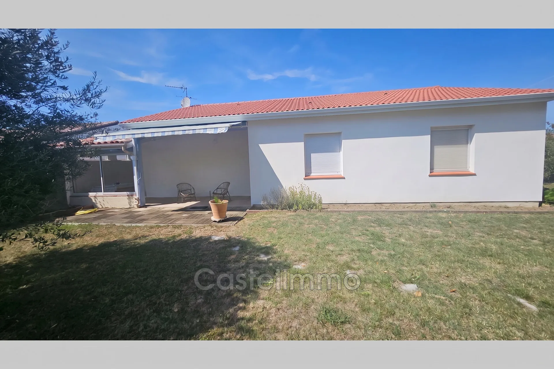 Villa de plain-pied à vendre à Castelsarrasin avec 4 chambres et jardin de 600m²
