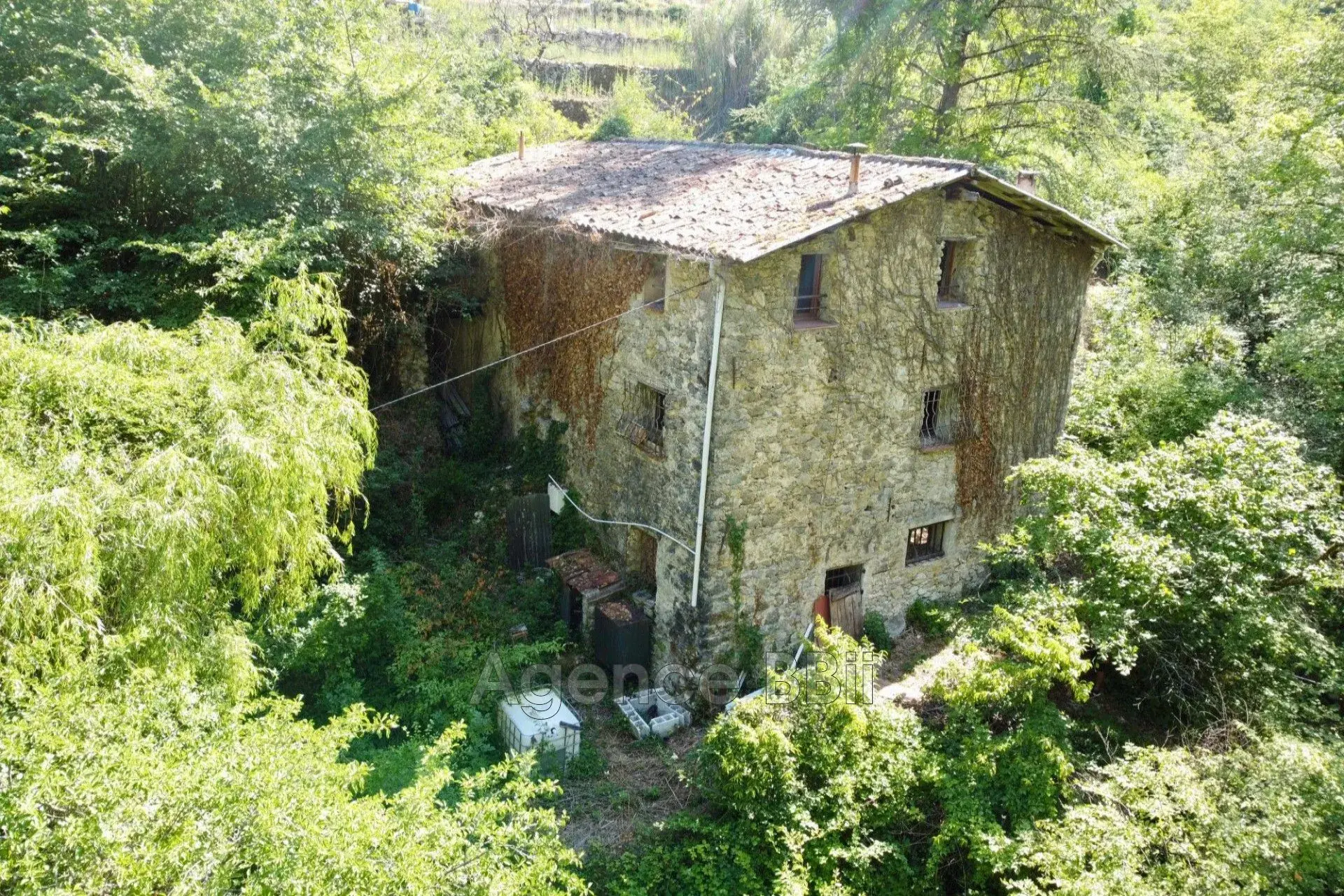 Maison à rénover avec grand terrain à Duranus dans un environnement naturel exceptionnel