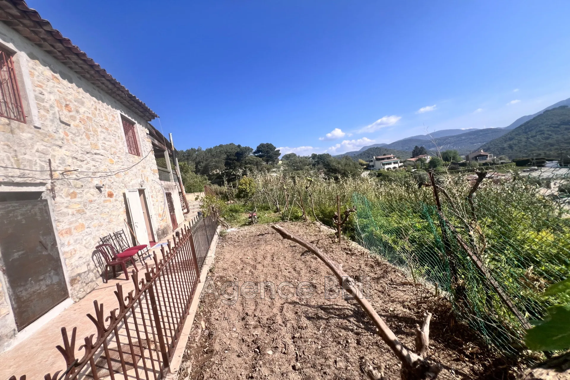 Maison en pierre à Cantaron avec 4 chambres et terrain de 941 m² à vendre