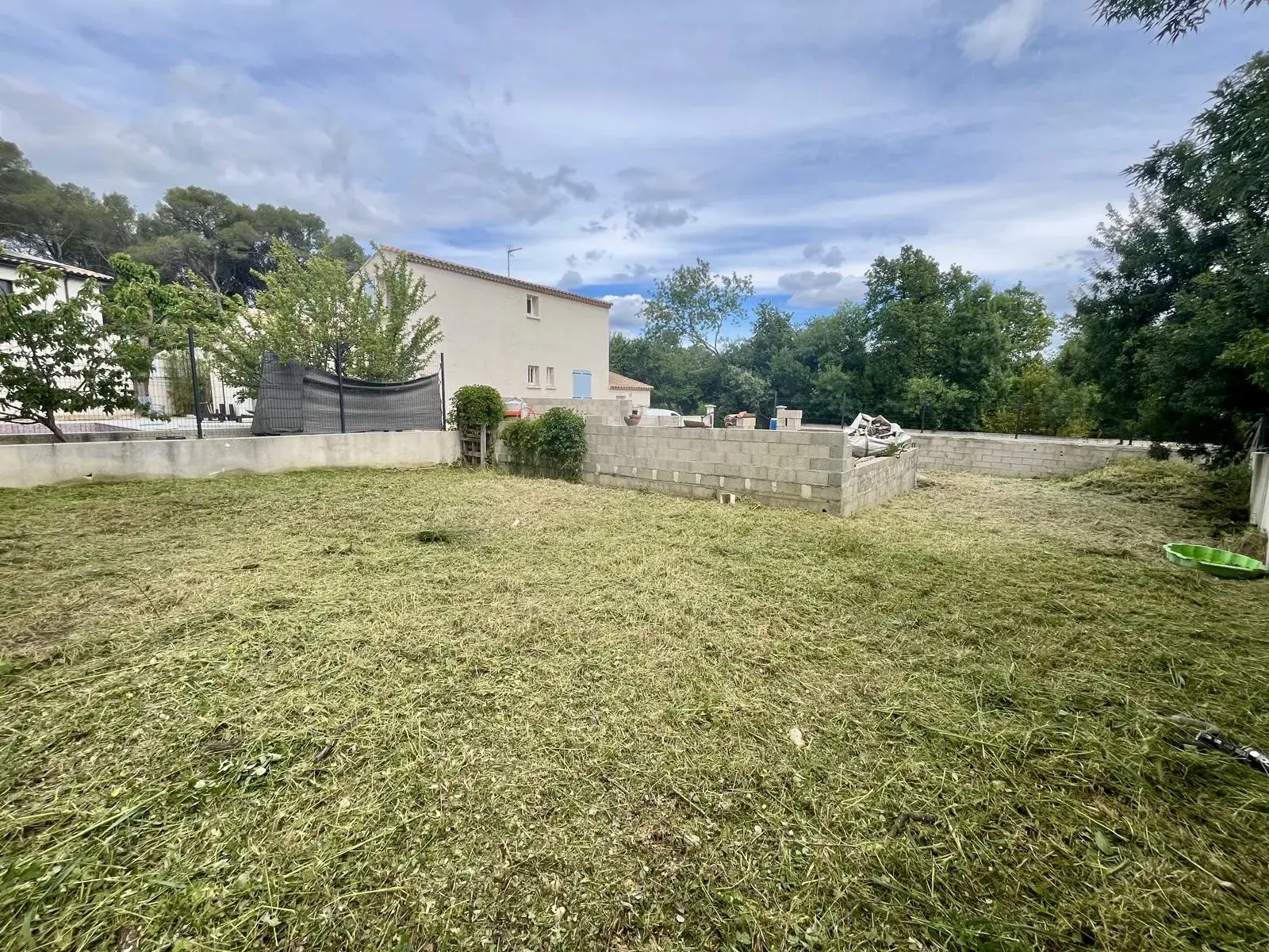 Terrain constructible de 352 m² à Saint Jean de Cornies – Proche commodités et écoles