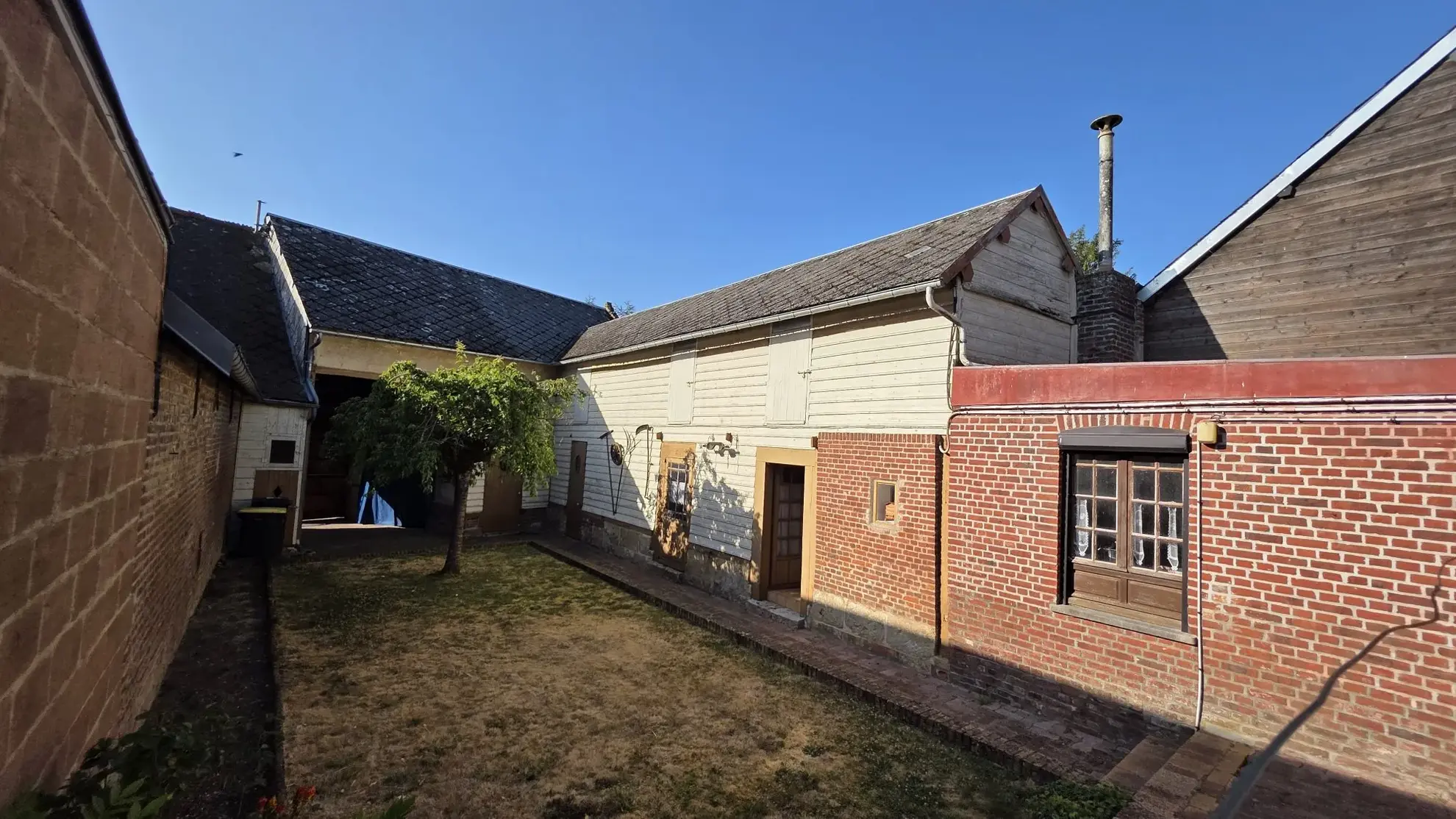 Belle maison de campagne à vendre à Breteuil avec jardin et dépendances 