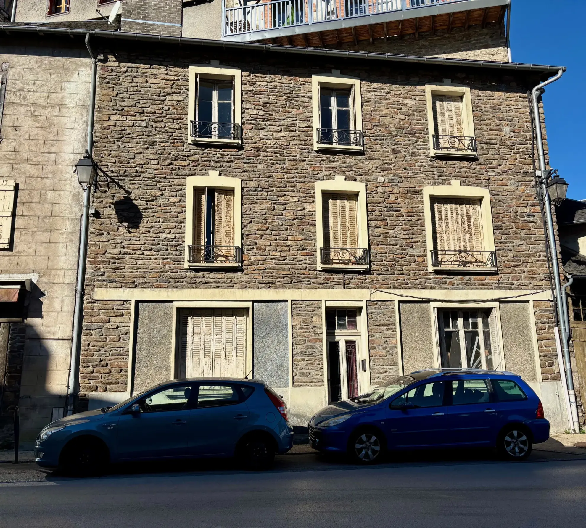 Maison à rénover de 128 m² en centre-ville d'Uzerche avec potentiel de division