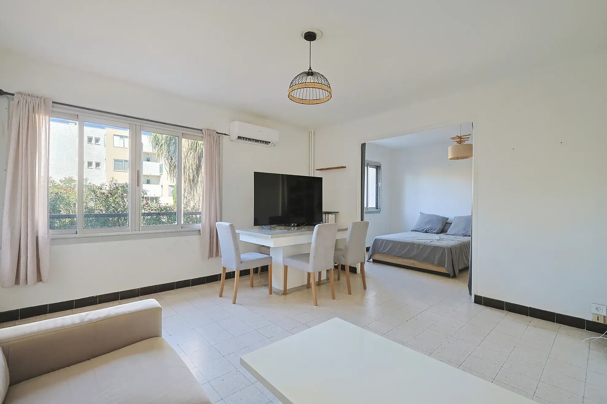 Appartement T4 à Hyères avec loggias, cave et parking - Quartier Olbius Riquier