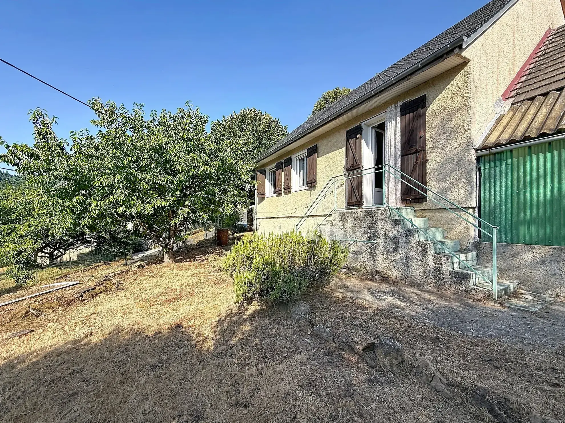 Maison de plain-pied avec jardin et garage à Saint-Beauzély