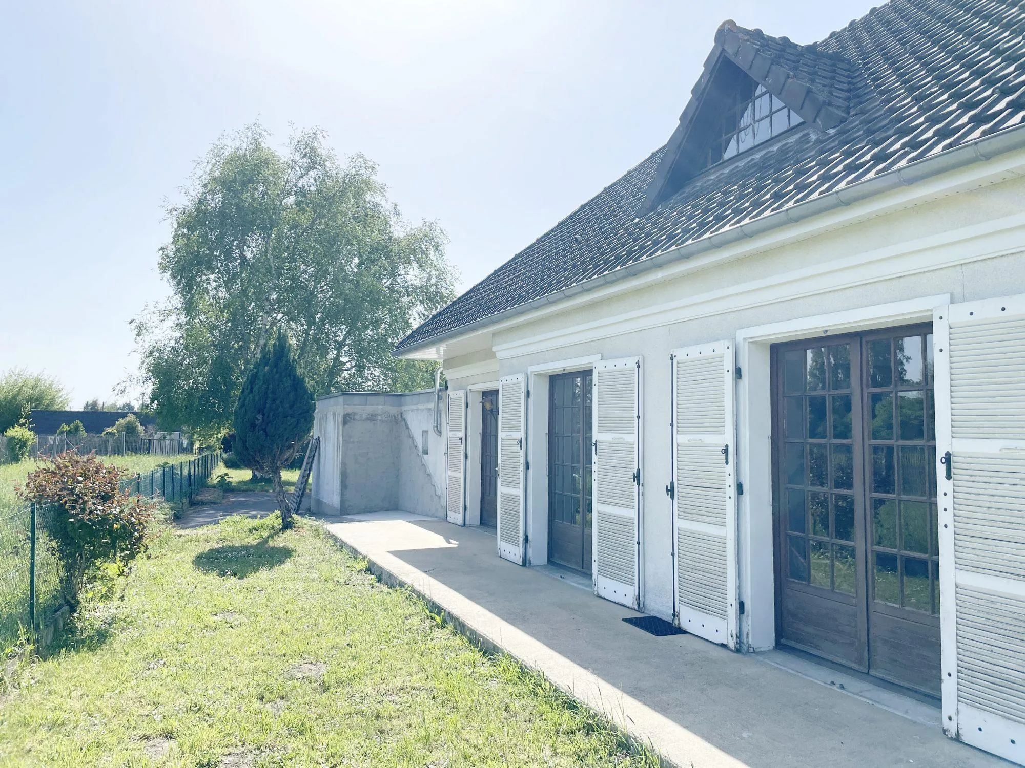 Charmante maison familiale 4 chambres avec jardin et double garage à Teloché