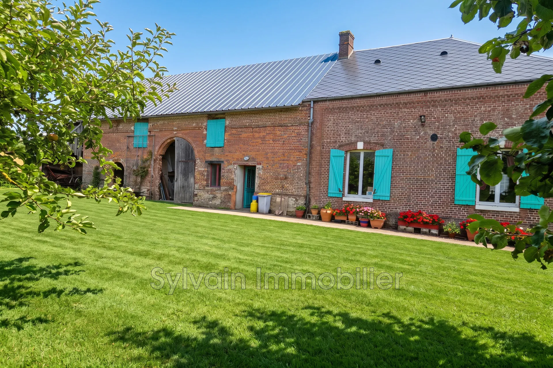 Ancienne ferme avec dépendances et grand terrain à Villers-sur-Auchy