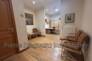 A vendre bureaux de 3 pièces à Montpellier, 50 m², état parfait, idéalement situés entre palais de justice et rue du Courreau