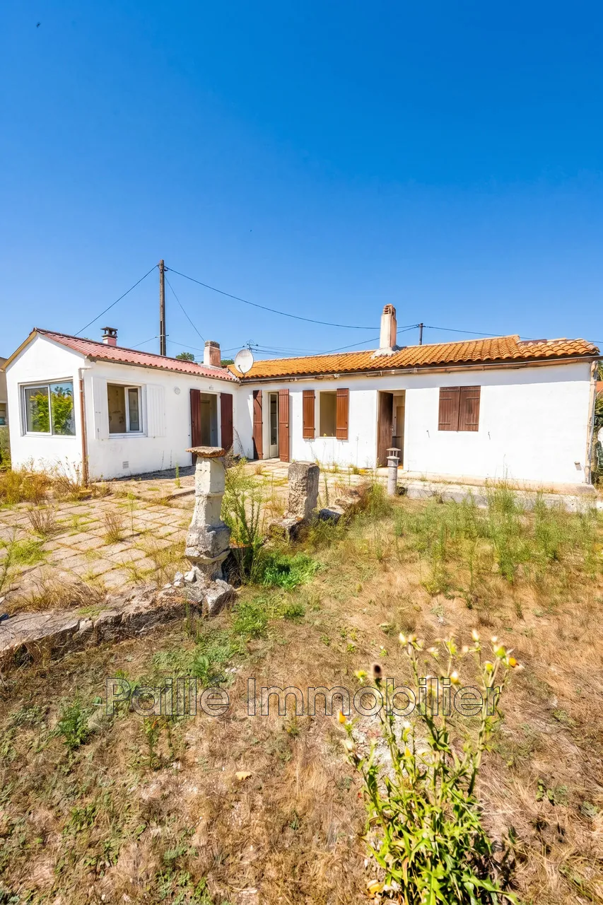 Maison à rénover avec jardin, dépendances et piscine proche de la plage à Saint-Vivien-de-Médoc