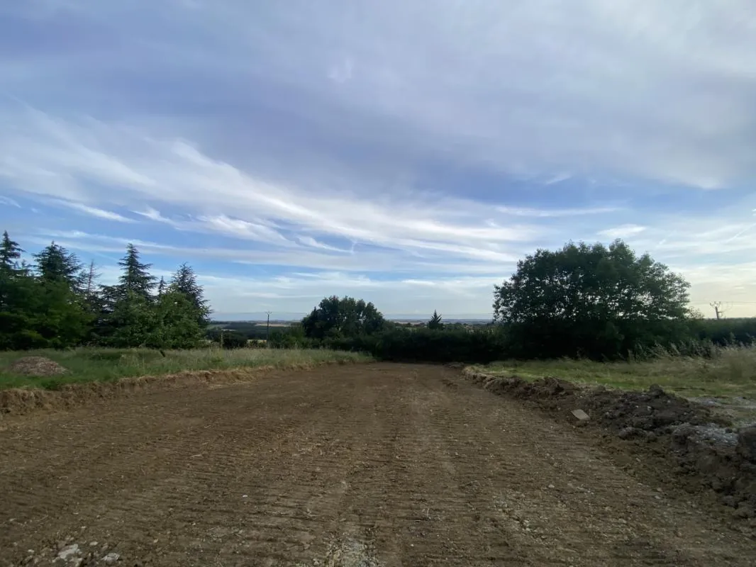 Terrain à vendre à Montbrun Lauragais, proche Pompertuzat, idéal pour construction neuve