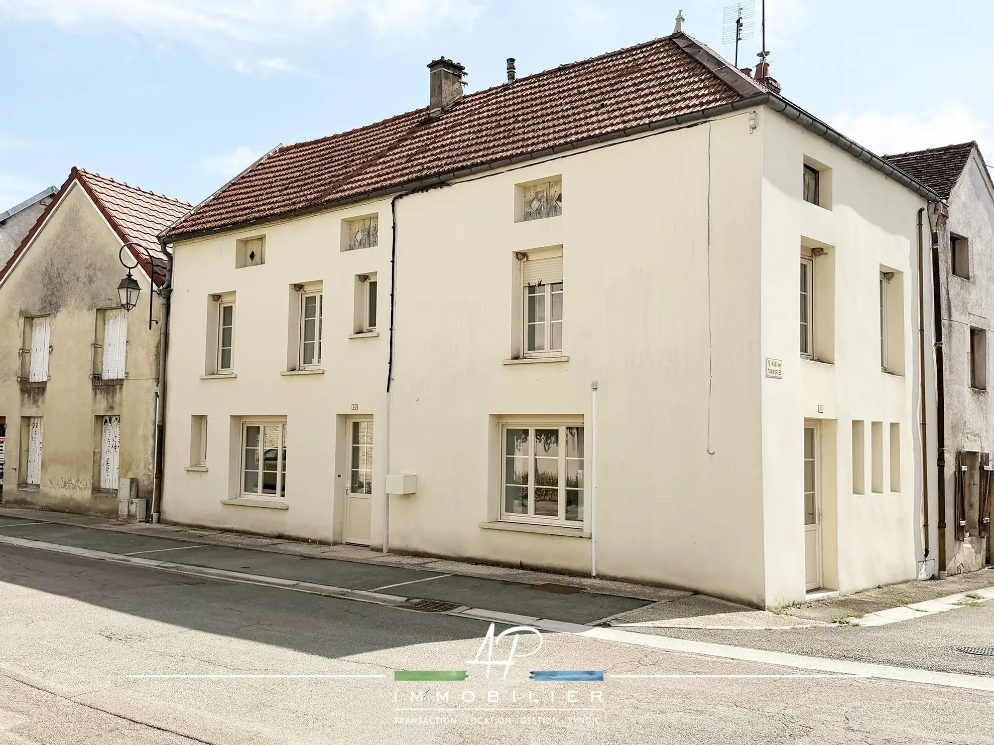 Maison authentique rénovée avec potentiel d’agrandissement à Til-Châtel