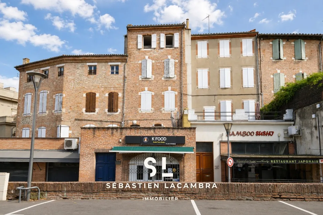 Appartement traversant de 45 m² avec vue sur le Vieil Albi au cœur du centre-ville