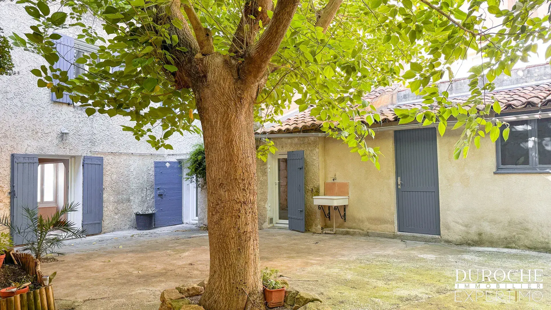 Maison de ville à vendre à Orange avec cour intérieure et grand potentiel d’aménagement