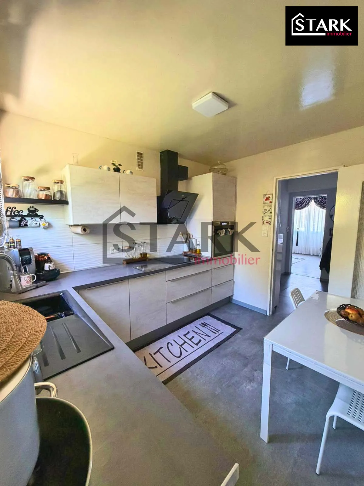 Appartement rénové de 82 m² avec balcon, garage, grenier et cave à Belfort 