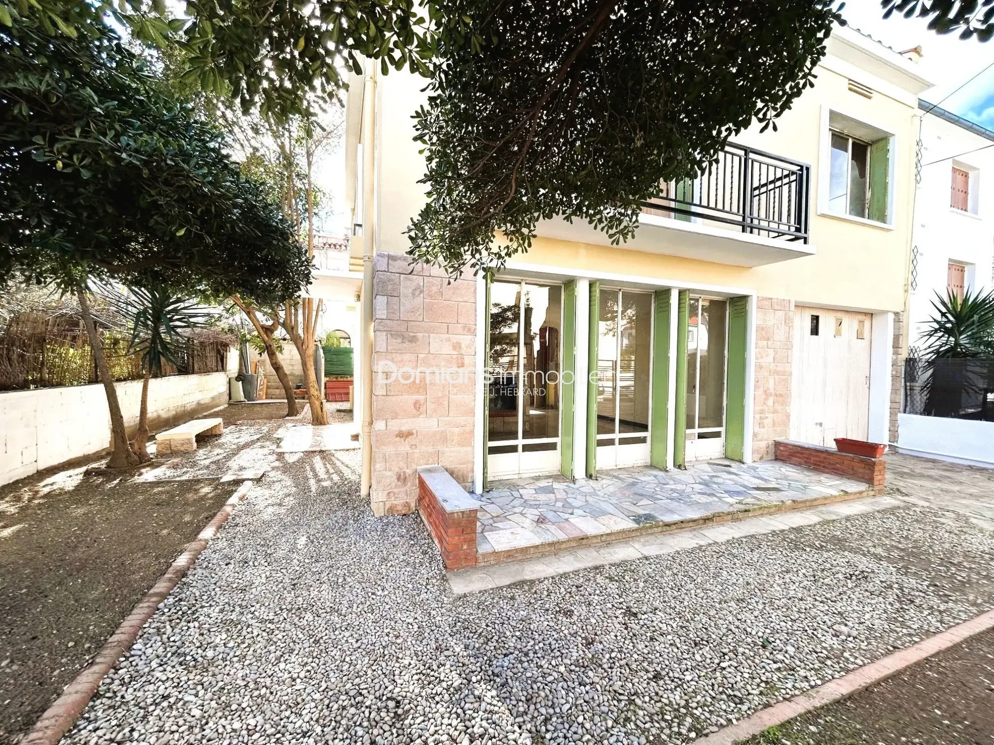 Maison de ville à vendre à Perpignan avec garage et jardin - Opportunité à saisir 