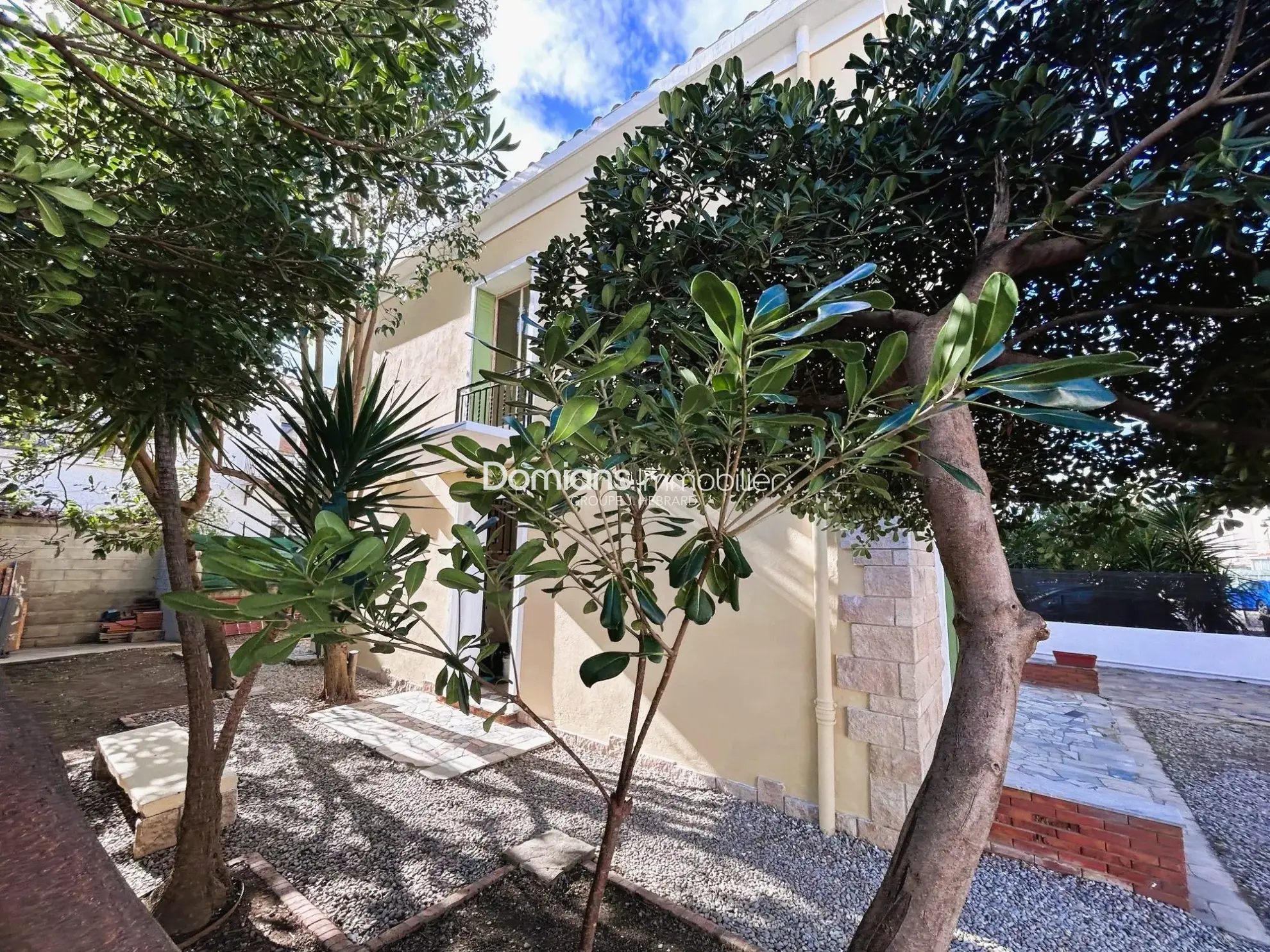 Maison de ville à vendre à Perpignan avec garage et jardin - Opportunité à saisir 