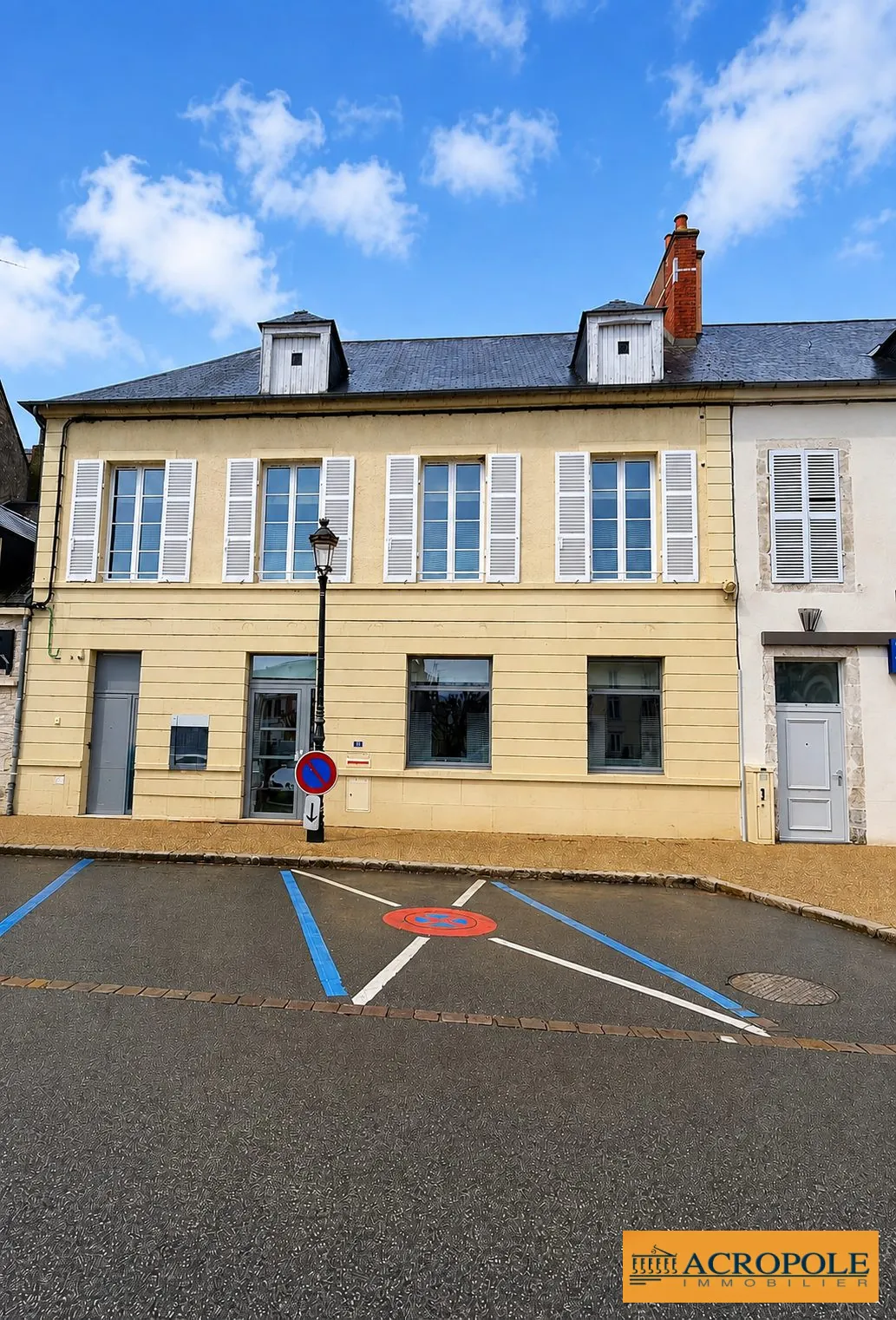 Immeuble à vendre au centre-ville de Briare – Investissement potentiel