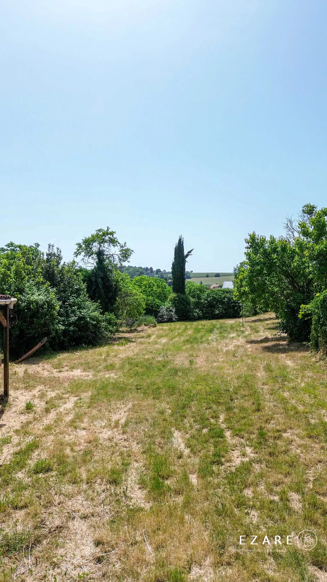 Terrain constructible de 590 m² en centre-ville de Daix, proche Dijon