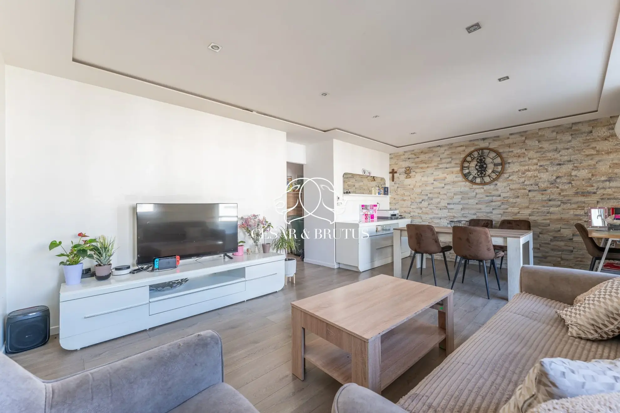 Appartement T4 rénové avec 2 balcons à Décines-Berthaudière, Résidence calme