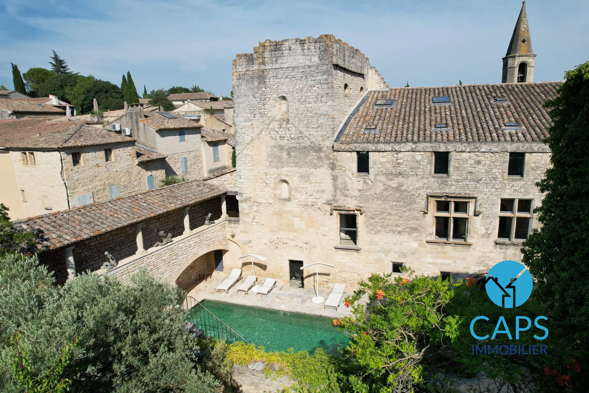 Magnifique château de prestige avec piscine et chapelle près d'Uzès