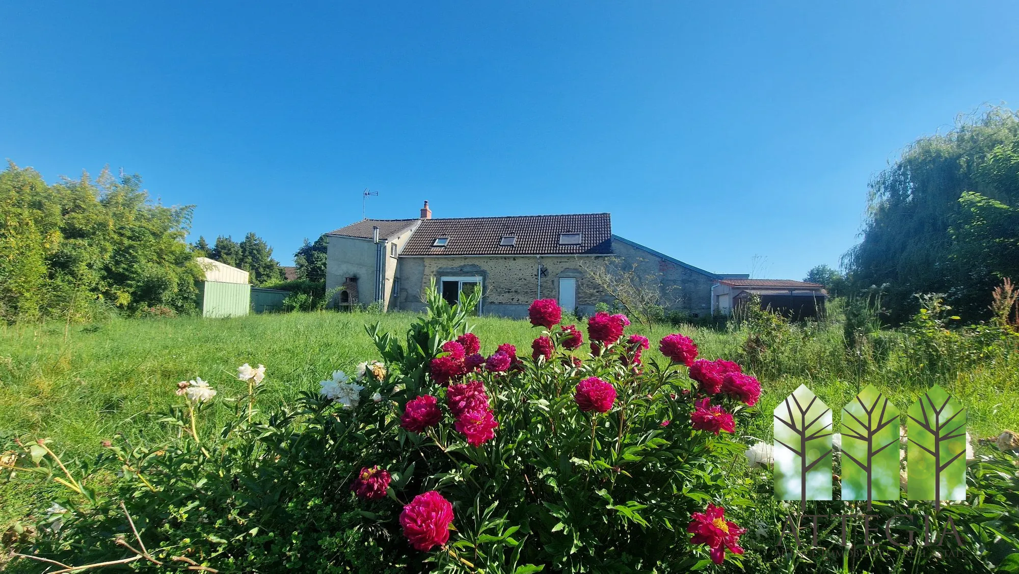 Maison 4 chambres avec jardin, terrasse et piscine à Urciers 36160