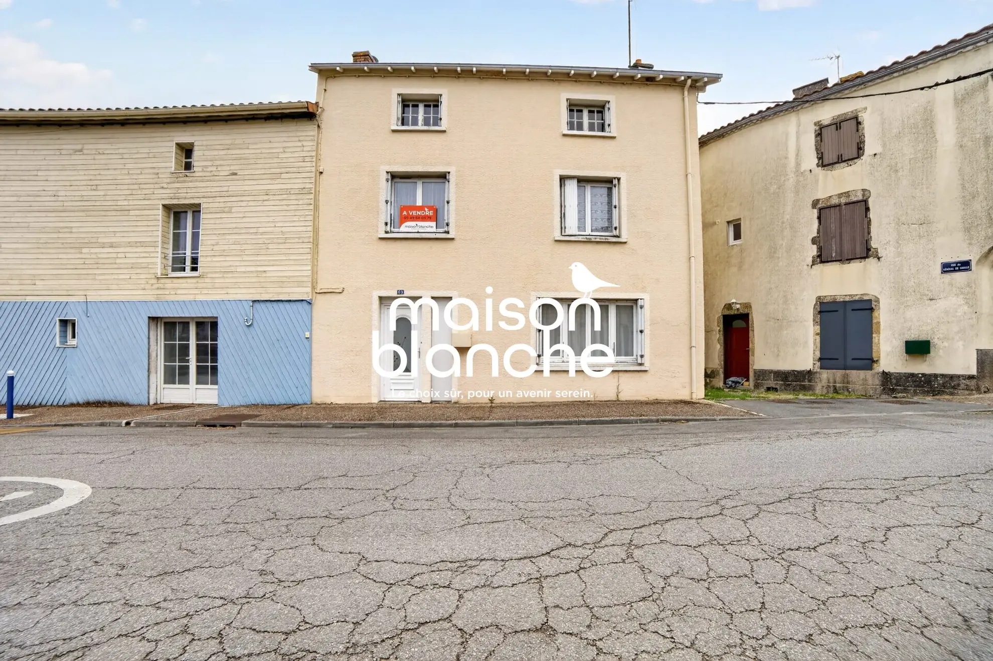 Maison ancienne avec jardin et dépendances à Thénezay