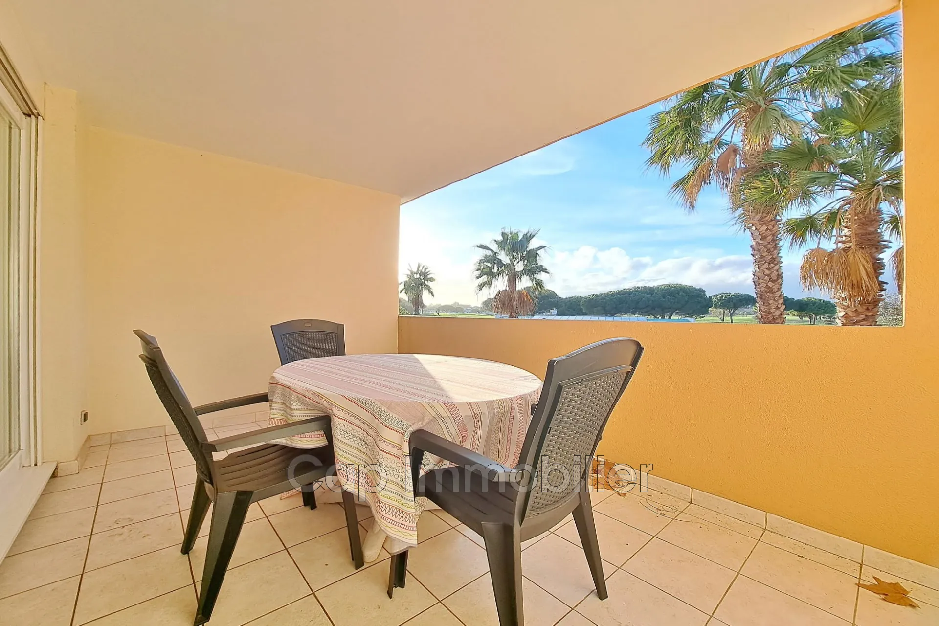 Appartement 36 m² avec vue sur le golf au Cap d'Agde, piscine chauffée et parking privé