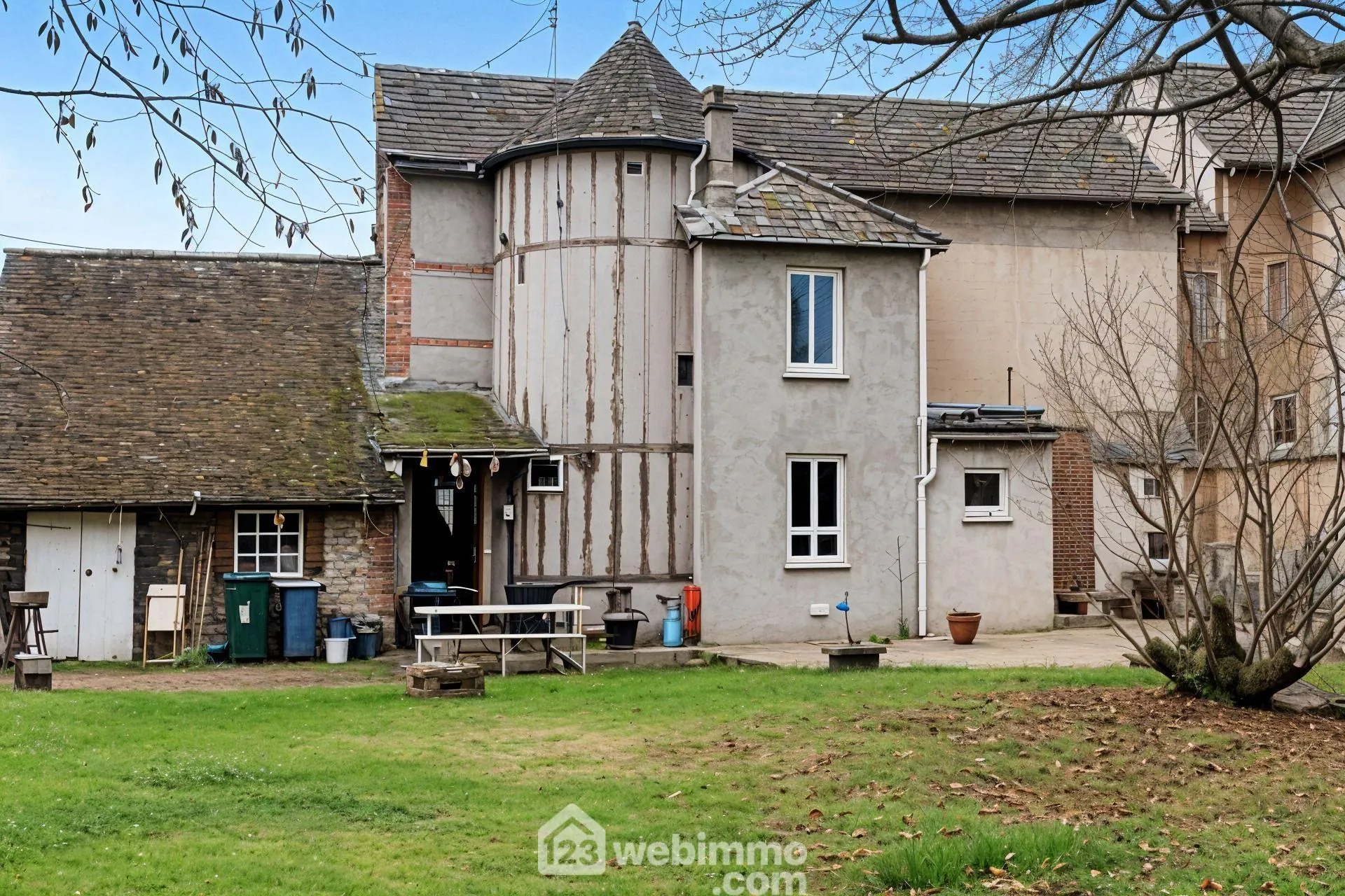 Maison ancienne de 130 m² à Louviers avec jardin et potentiel de rénovation