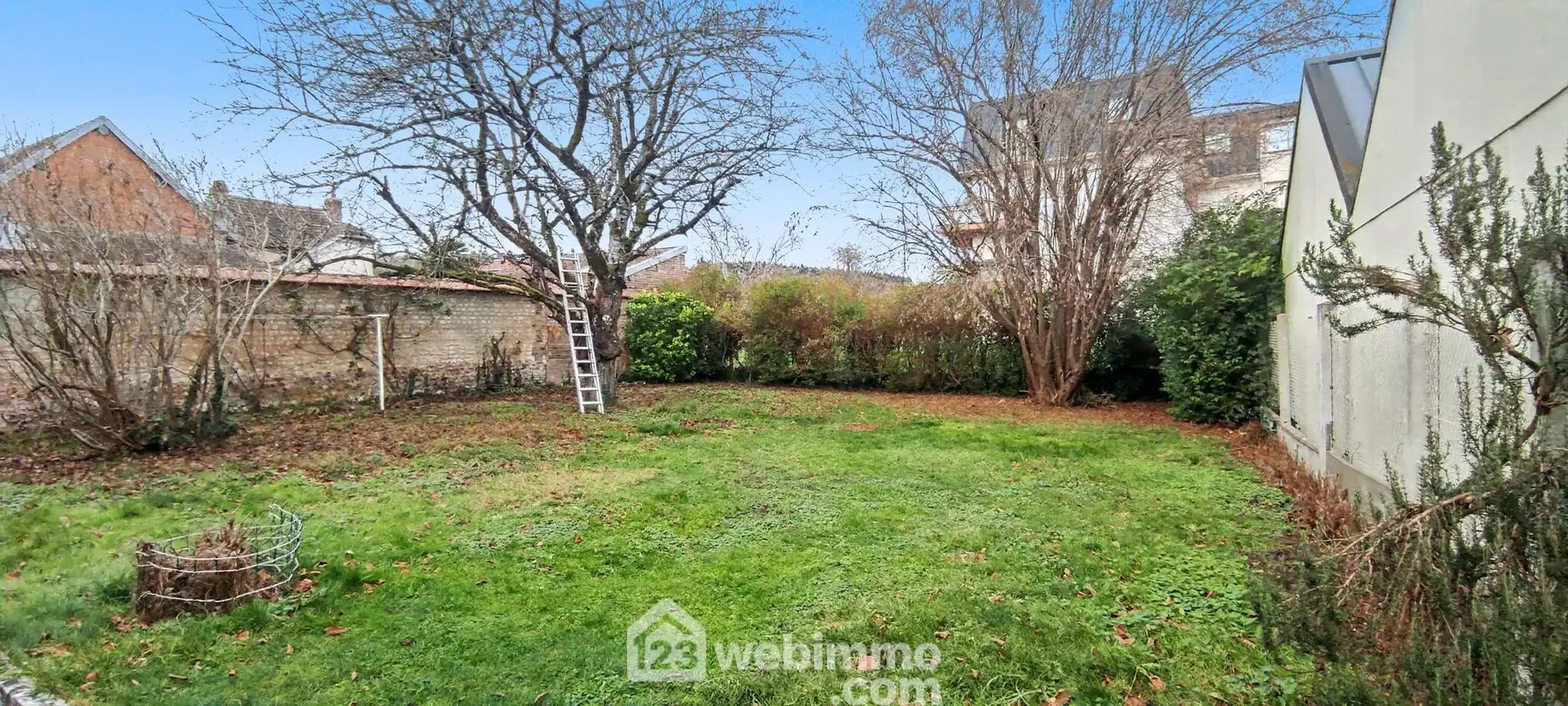 Maison ancienne de 130 m² à Louviers avec jardin et potentiel de rénovation 