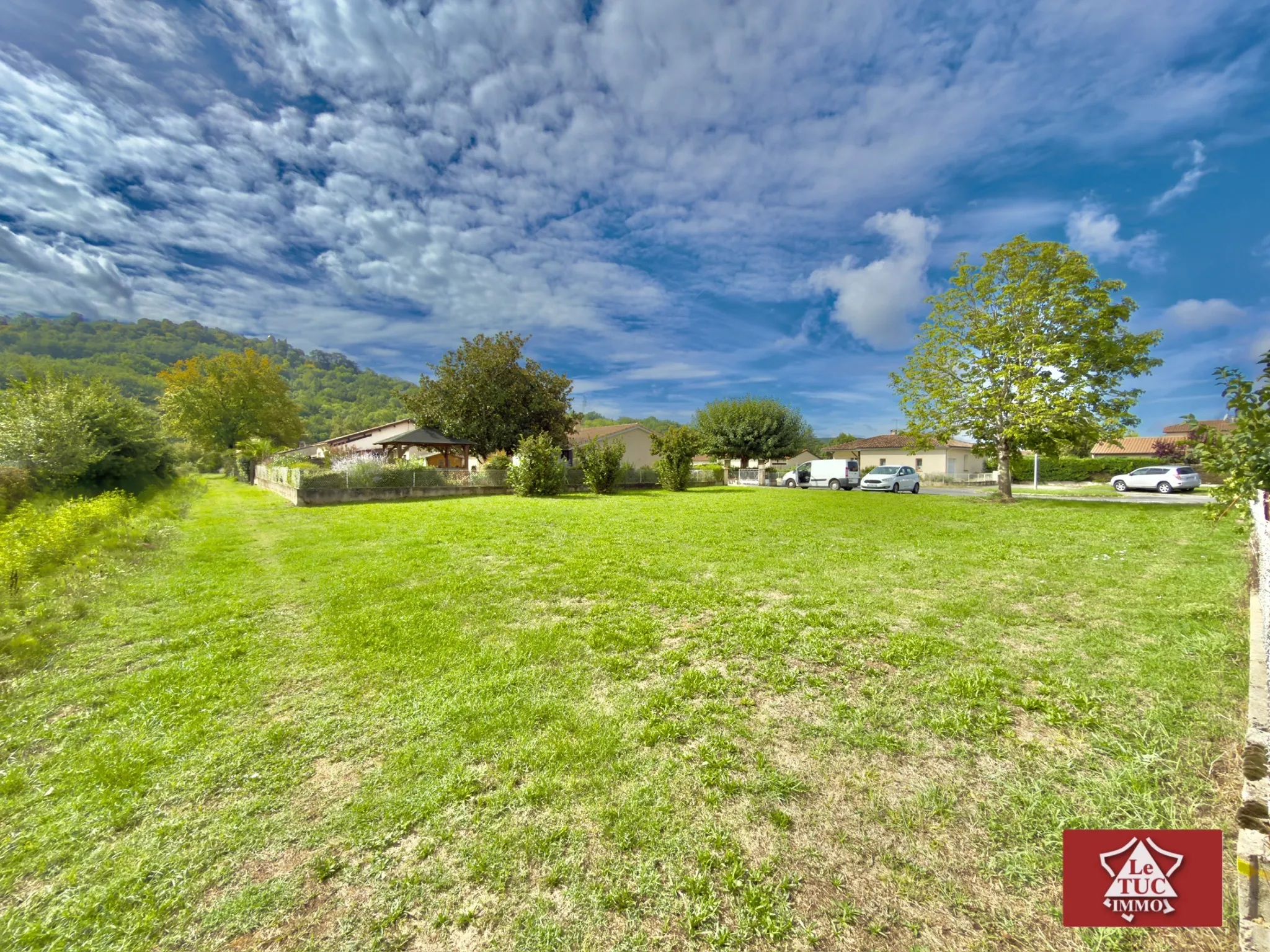 Terrain à bâtir de 578 m² à Saint-Sylvestre-sur-Lot, idéal pour votre projet immobilier