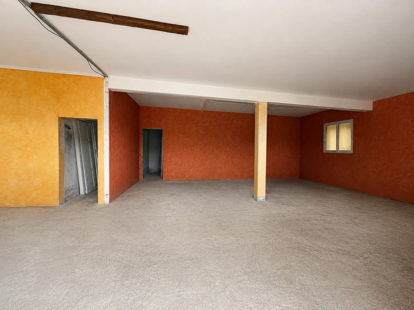 Ensemble immobilier à usage mixte à Bastia avec locaux commerciaux et appartements