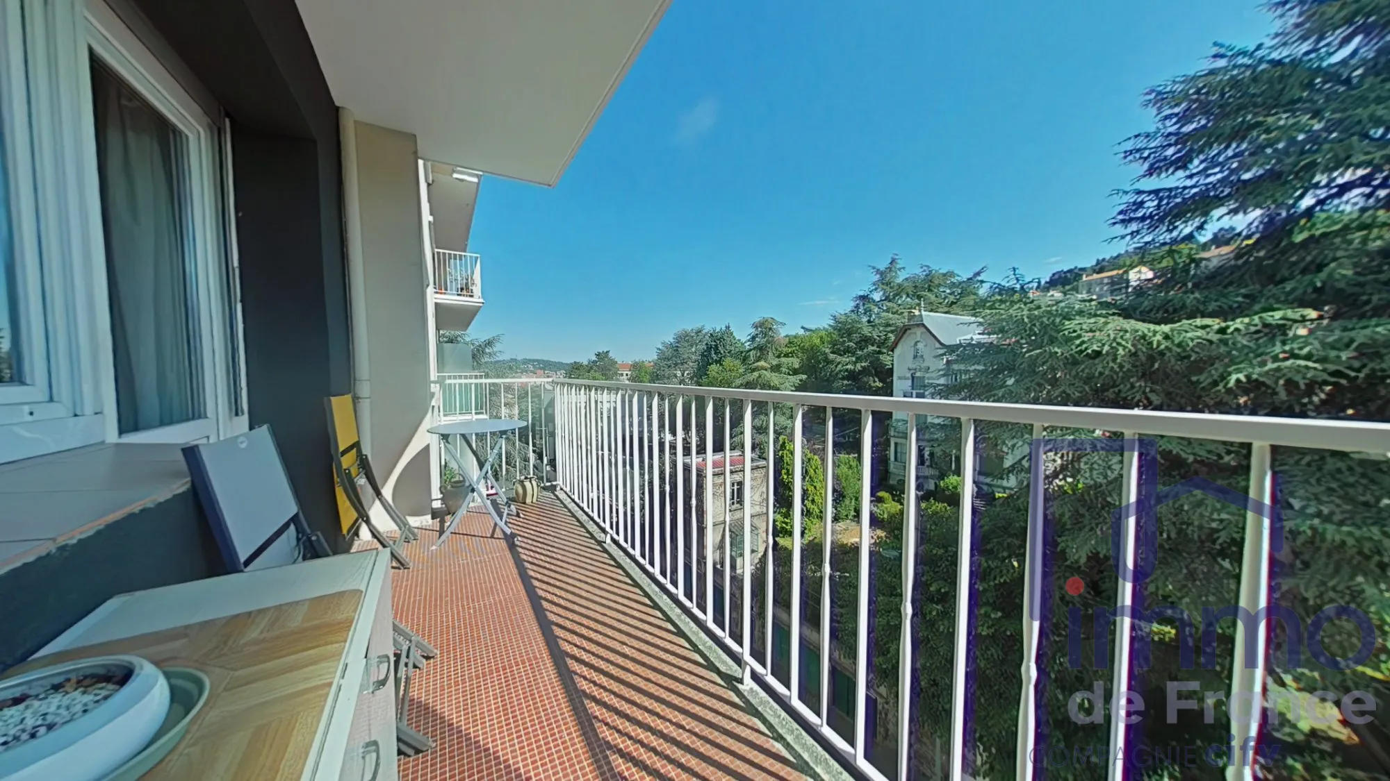 Orchidée F3 lumineux avec balcon, cave et parking à Saint-Étienne