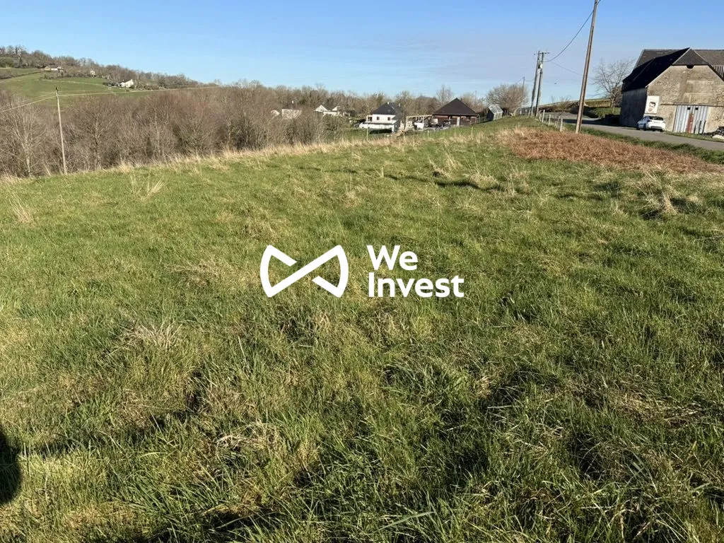 Terrain constructible de 2380 m² à Esquiule avec vue sur les Pyrénées