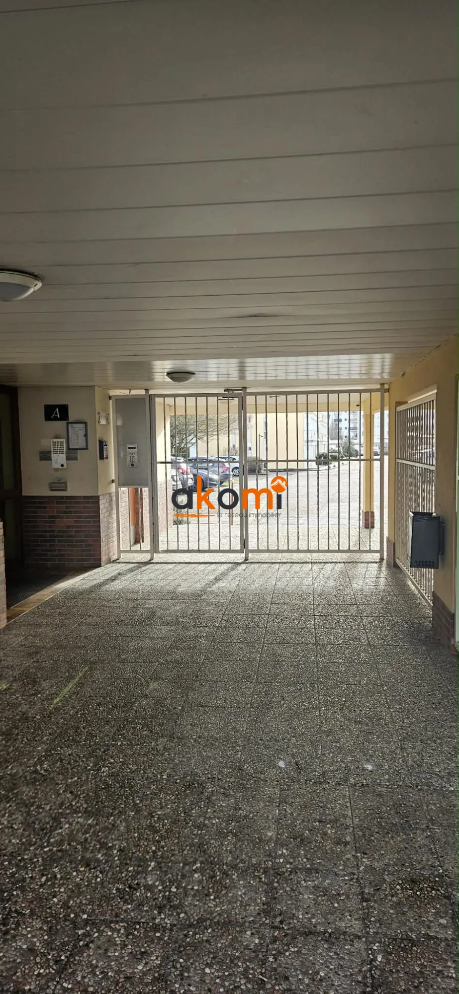 Studio de 24 m² avec parking en vente à Saint-Max - Immobilier sécurisé