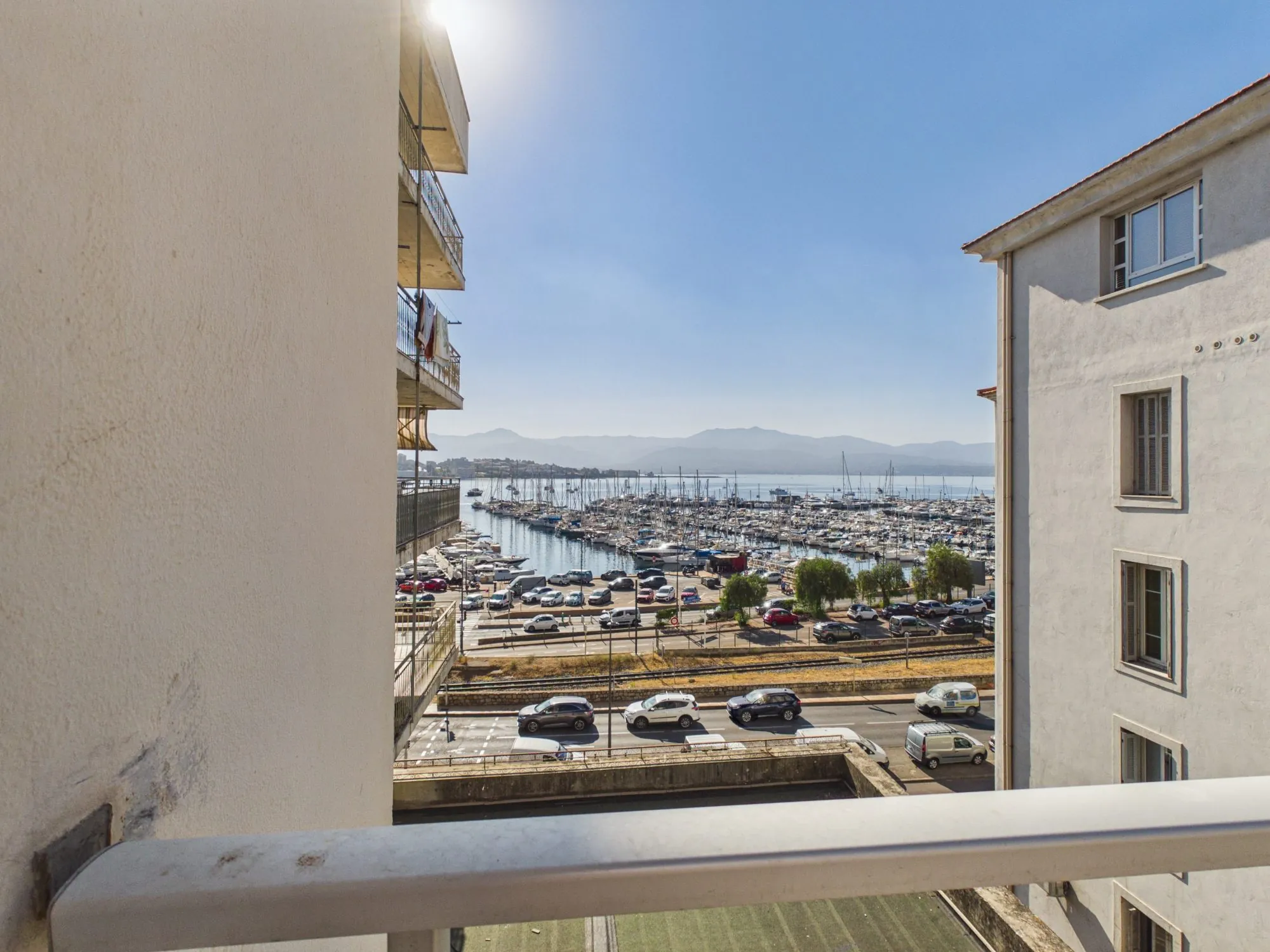 Appartement F3 à vendre à Ajaccio avec terrasse et vue mer