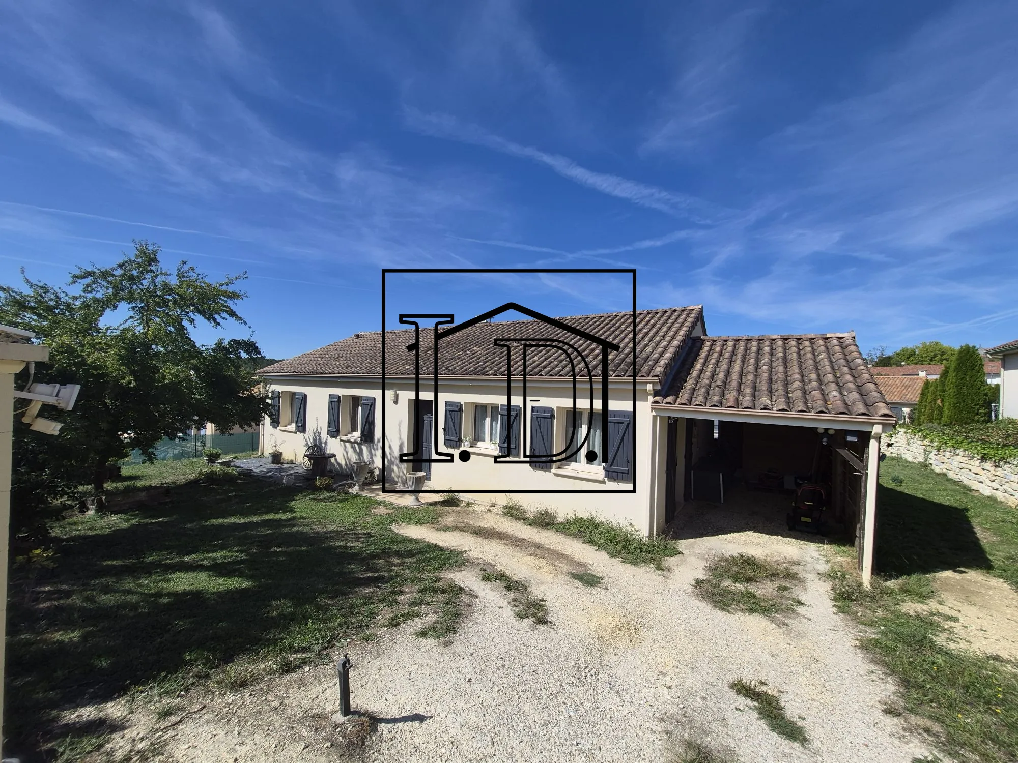 Façade avant Belle maison de 100 m² avec terrasse à Sorges et Ligueux en Périgord