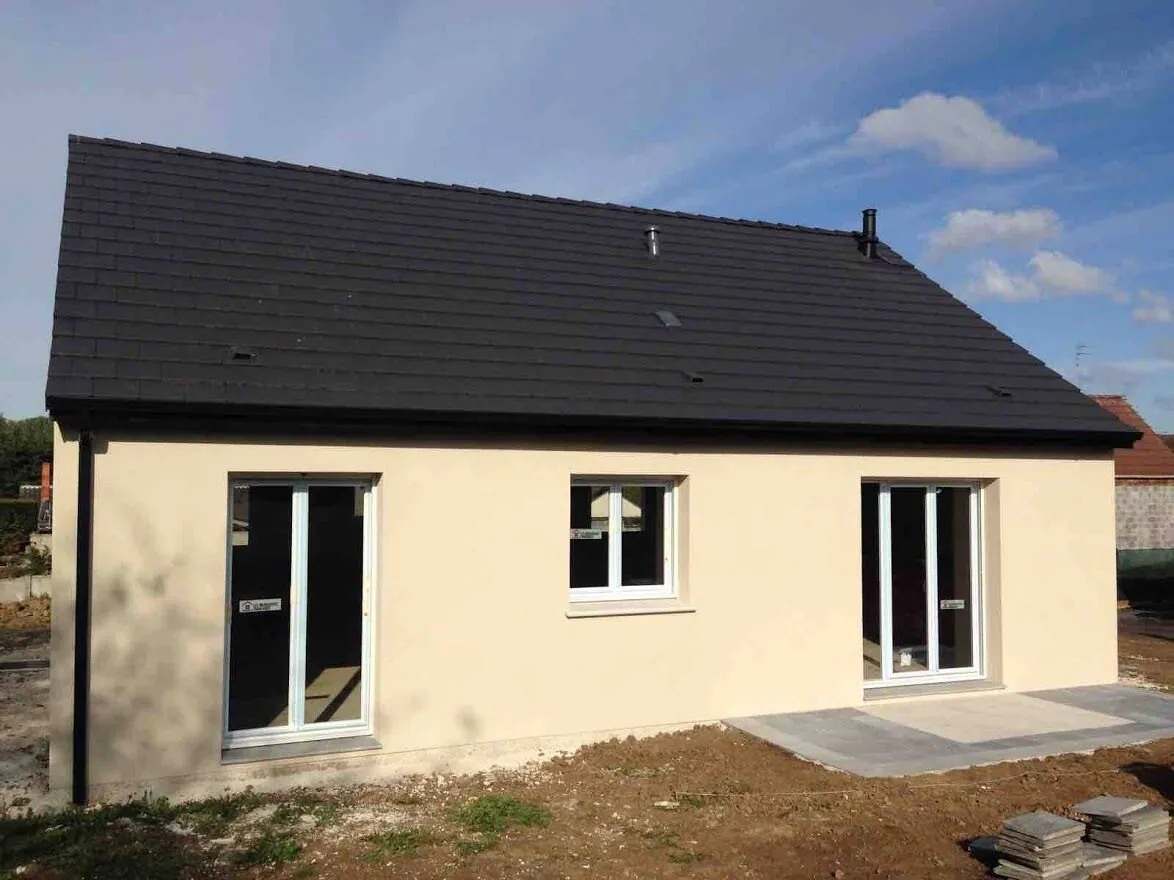 Maison neuve de 74 m² avec combles aménageables à Poix-de-Picardie - Confort et économies d'énergie