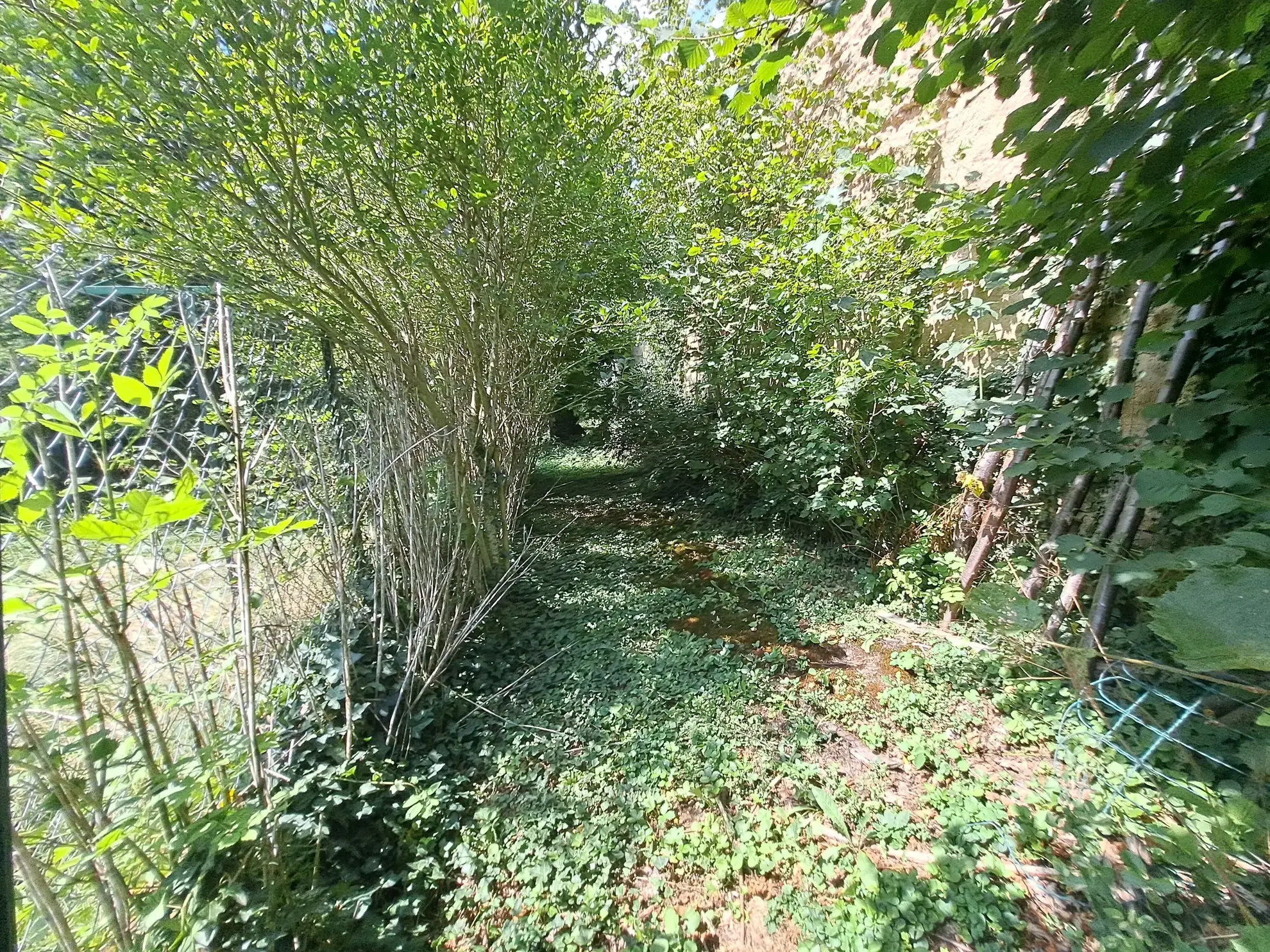 Maison à vendre avec grange à Ambert, grande rénovation ou projet familial
