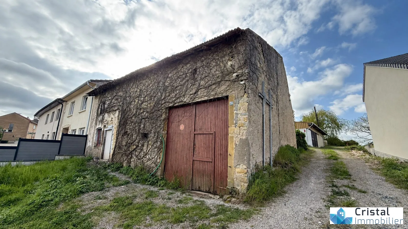 Ensemble immobilier à Haute Kontz avec grande grange et atelier, potentiel de rénovation et de construction