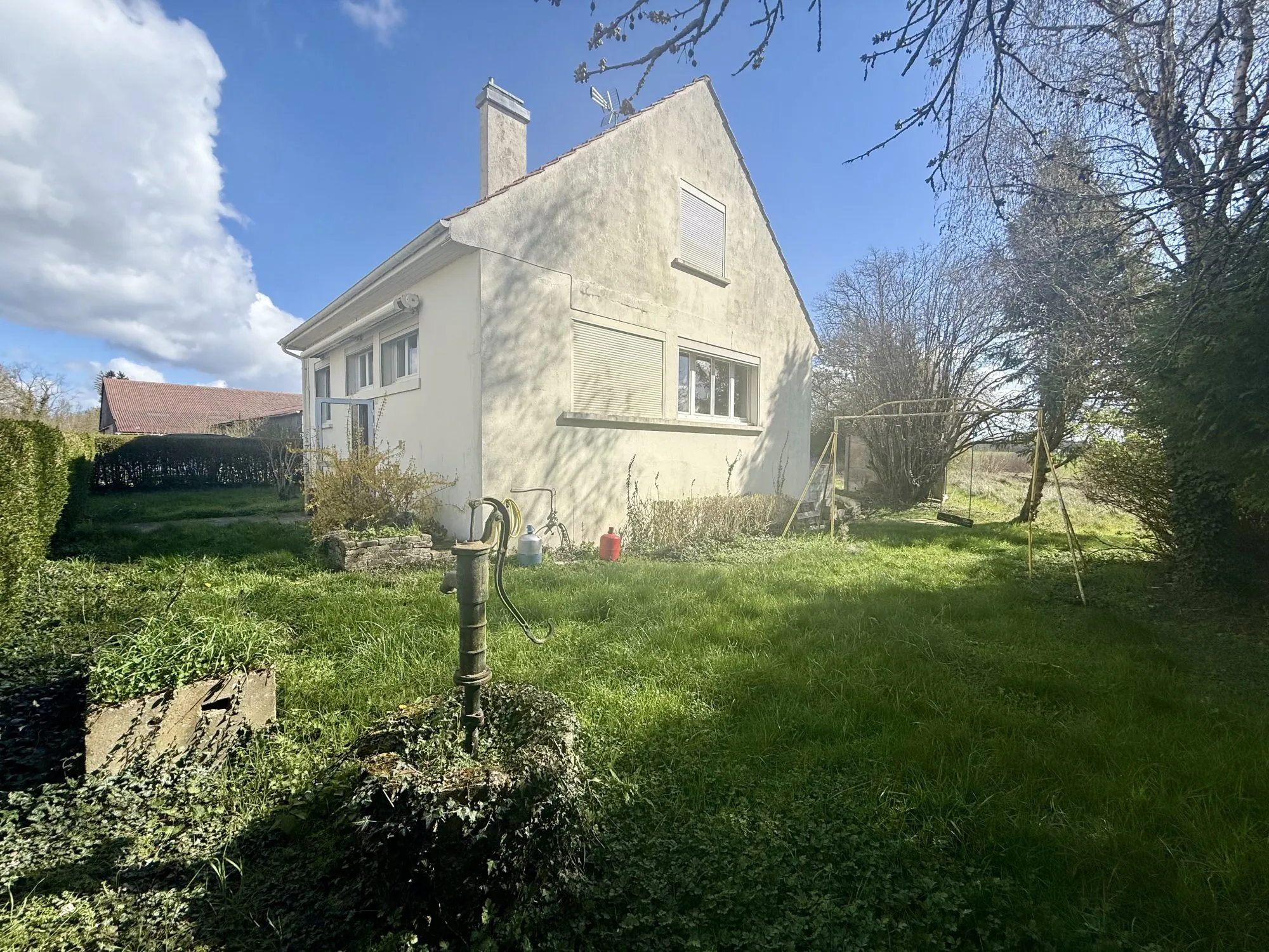 Maison à vendre à Cuperly avec grand jardin et potentiel de rénovation