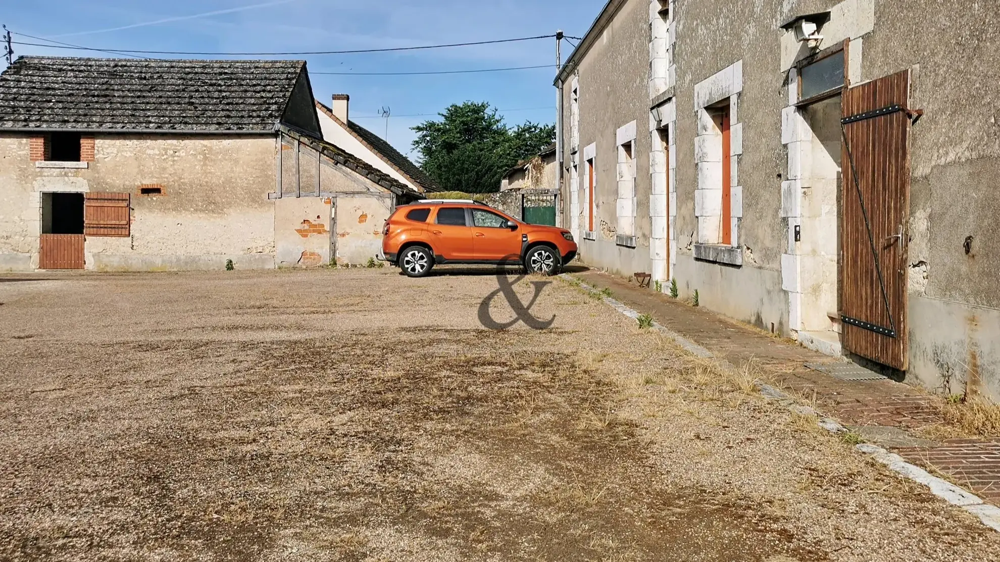 Maison ancienne à Villerbon - 8 pièces, 220 m² avec dépendances et terrain 