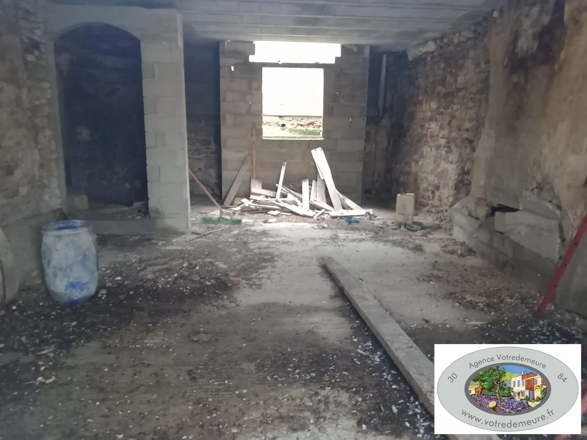 Immeuble à vendre à Bollène avec terrasse et vue imprenable au centre-ville 