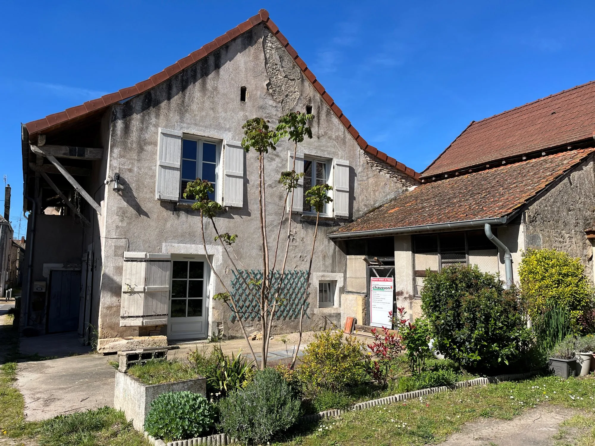 Maison de village en rénovation à Laives, proche Sennecey-le-Grand