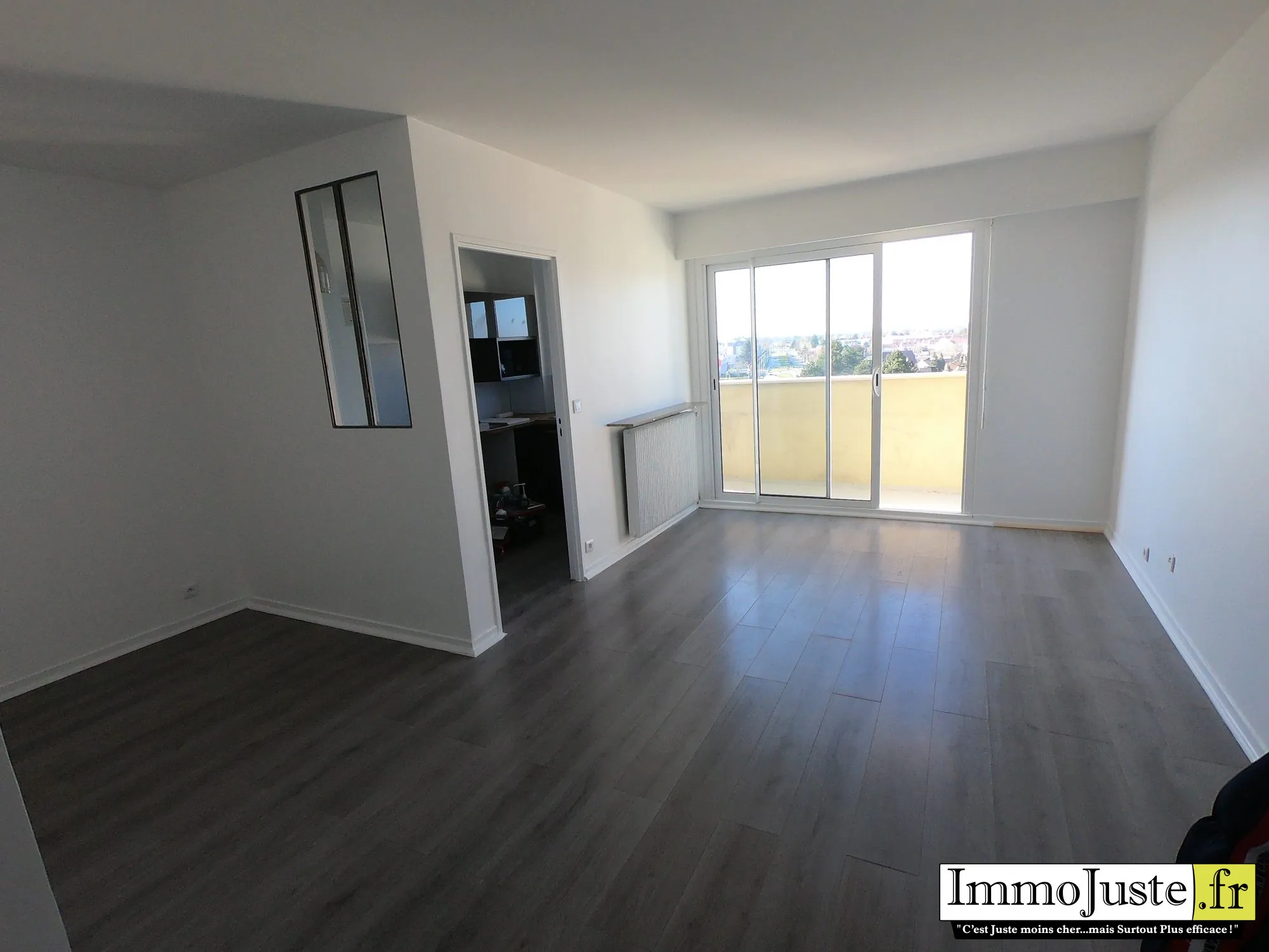 Appartement F1 avec balcon, box et cave à Maurepas - Investissement locatif