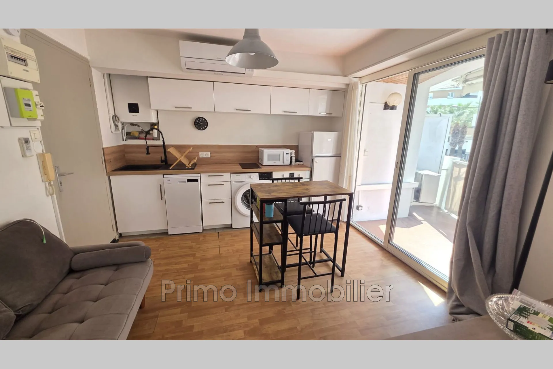 Appartement 2 pièces à Sainte-Maxime avec balcons, proche plage, idéal investissement