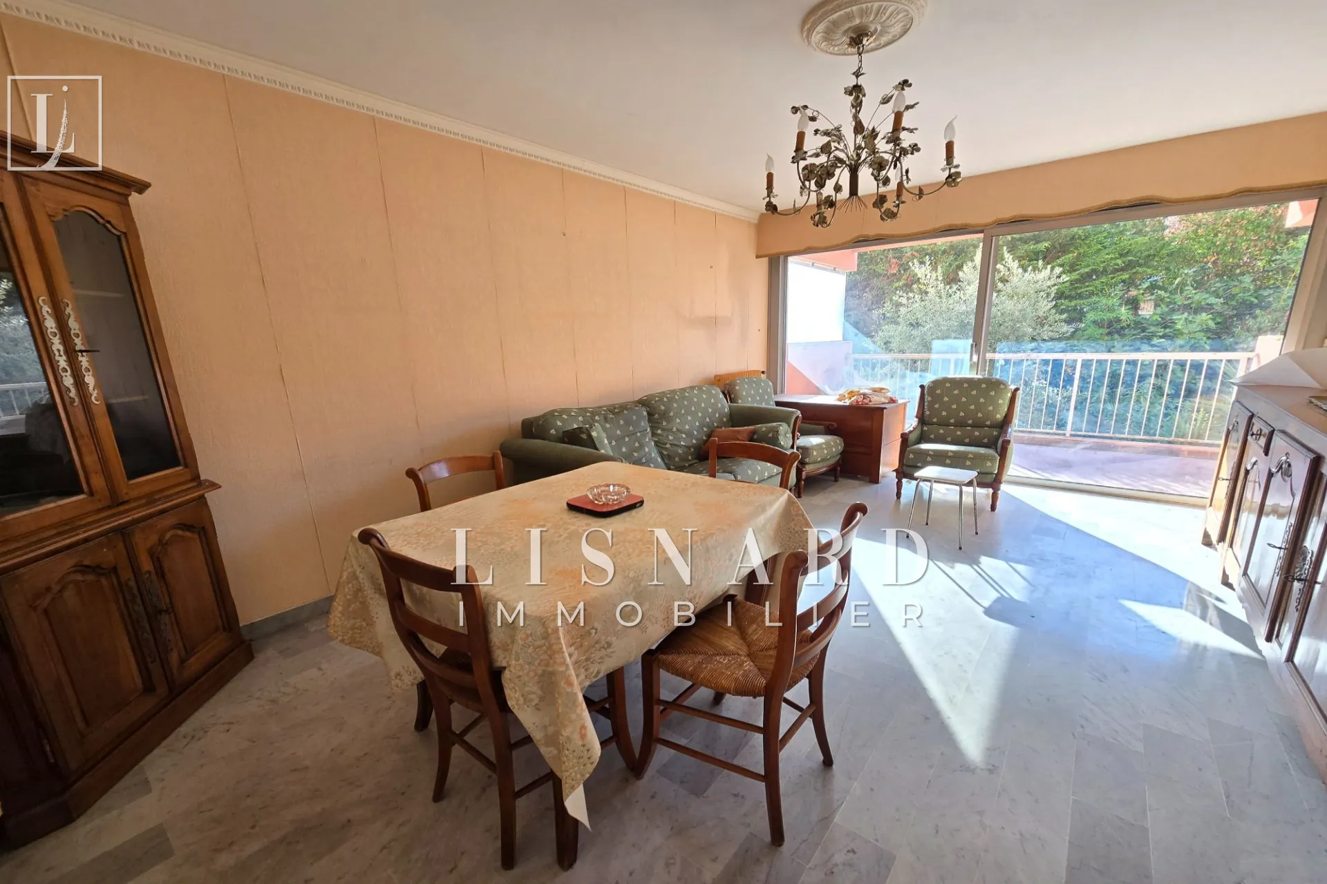 Vente appartement 3 pièces à Vallauris avec terrasse et parking - Résidence de standing