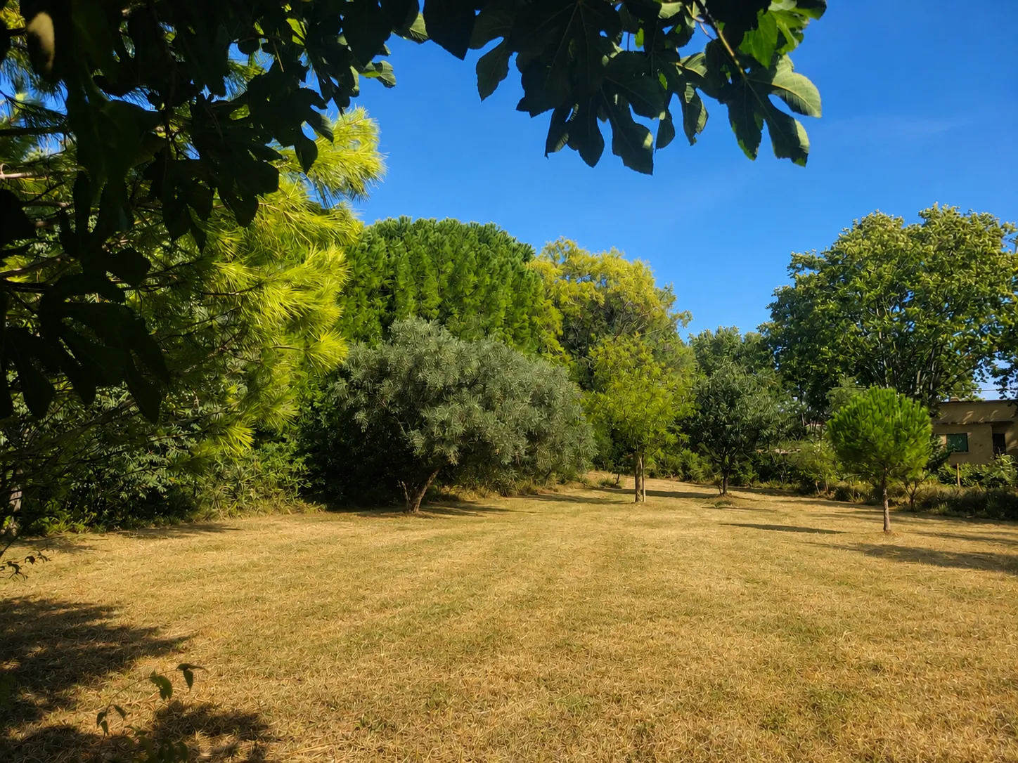 Terrain à bâtir de 690 m² à Caux, secteur calme et ensoleillé